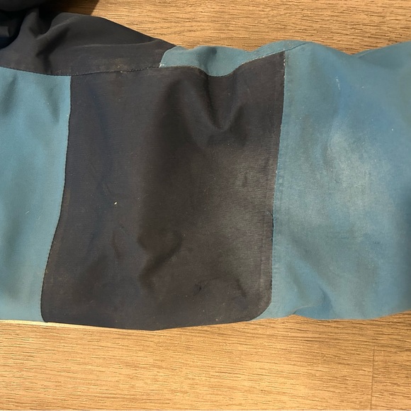 Patagonia Kids' Teal and Navy Snowsuit with Orange Zipper - Picture 4 of 5